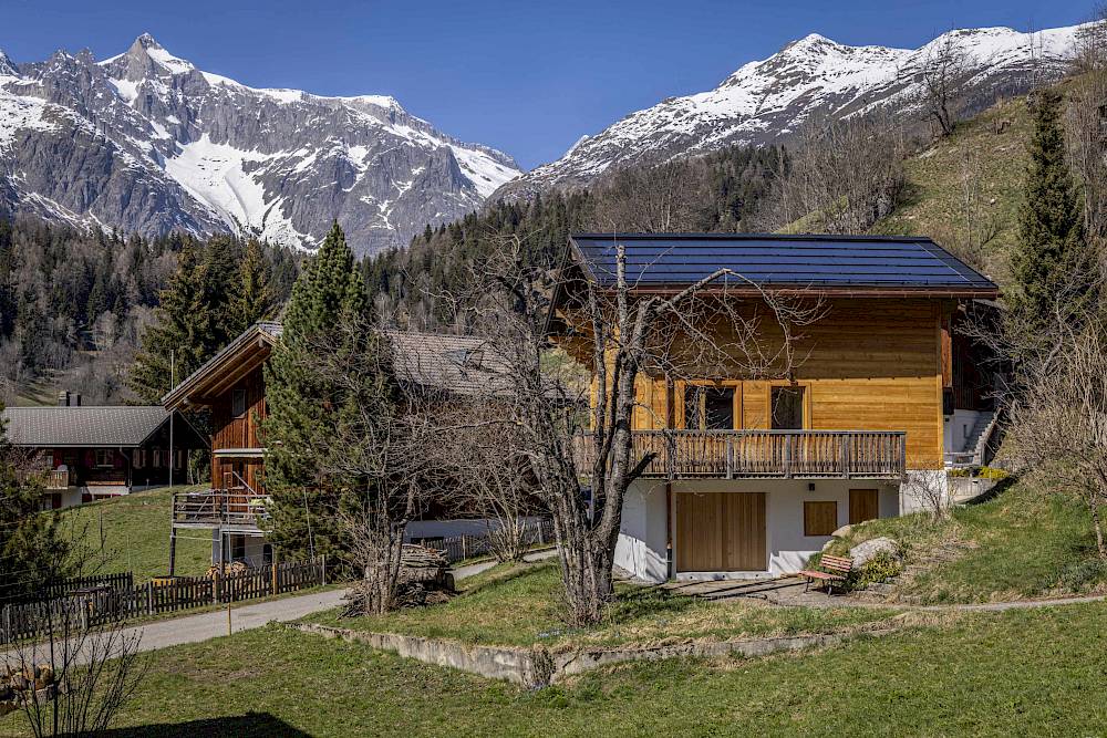 Chalet MühlebachSüdseitiger Garten statt Garagenzufahrt